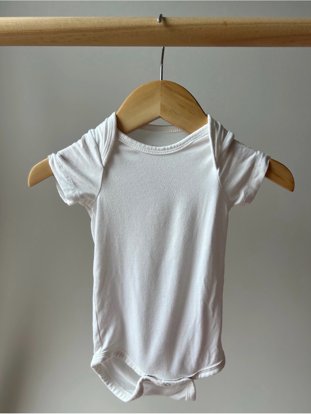 Kyte BABY White Short Sleeve Onesie 0-3M